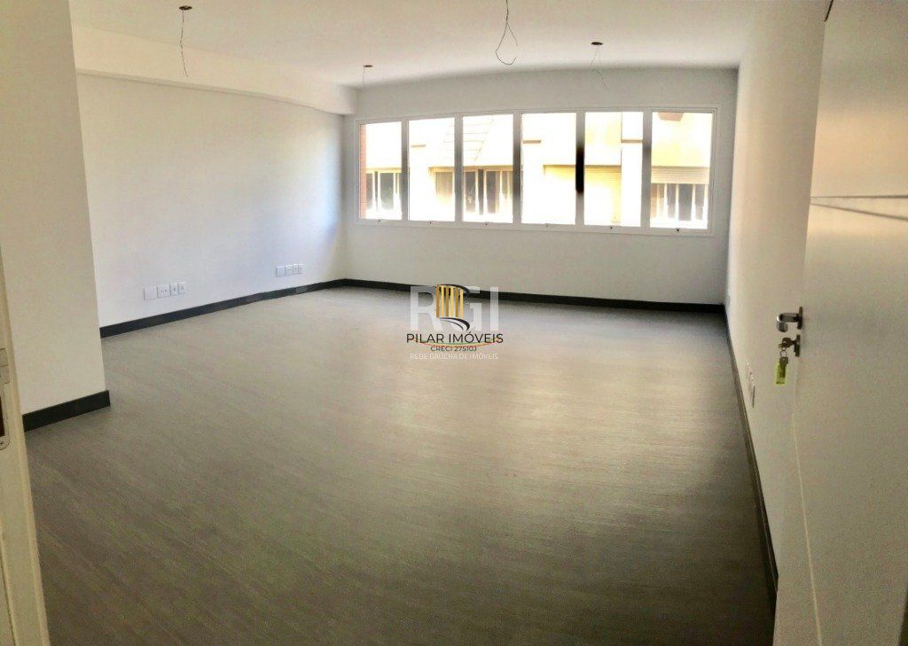 Conjunto/Sala para Venda - 123m², 0 dormitórios, 3 vagas - São João