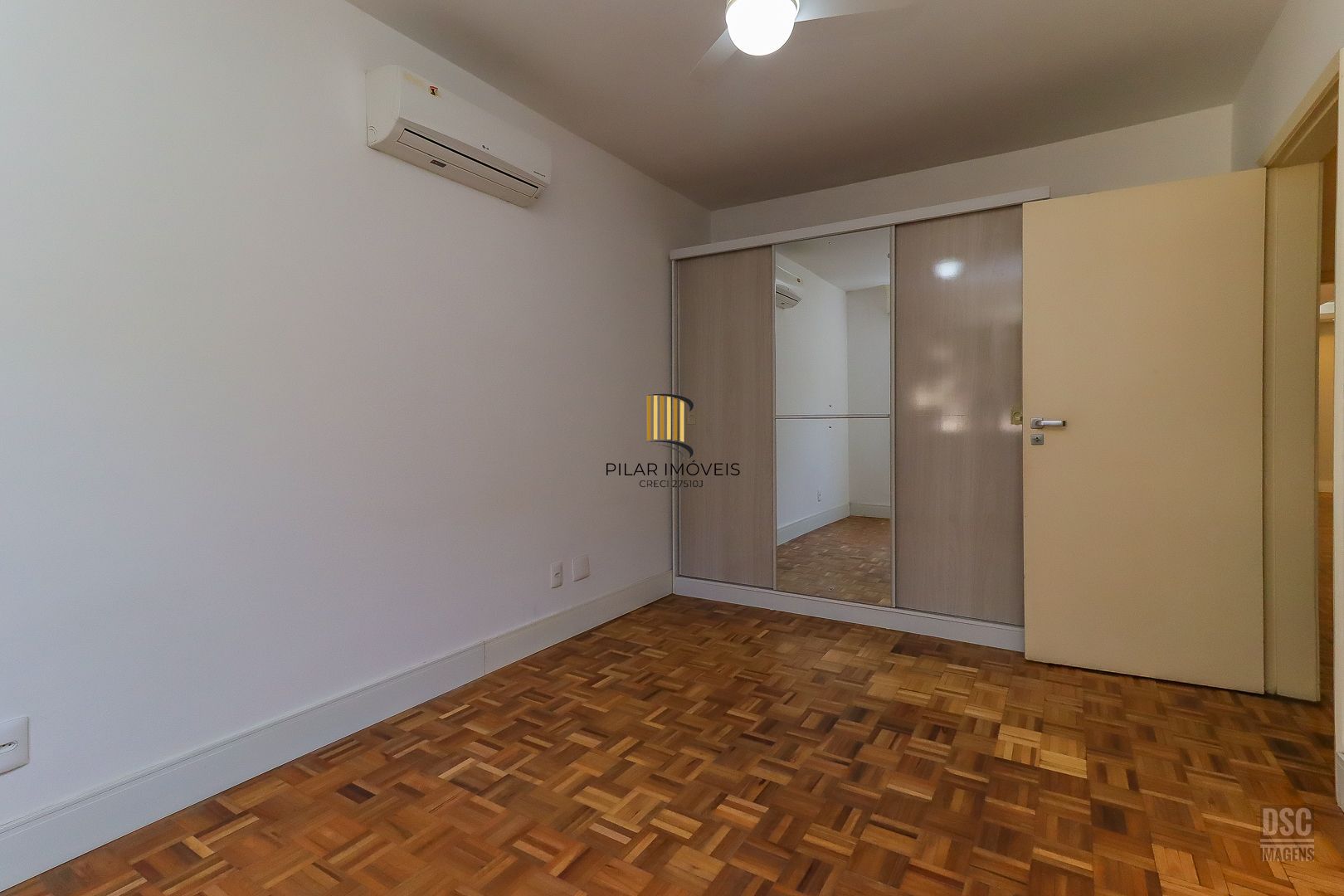 Amplo apartamento, 3 quartos (1 suíte) lavabo, escritório e 1 vaga - Petrópolis