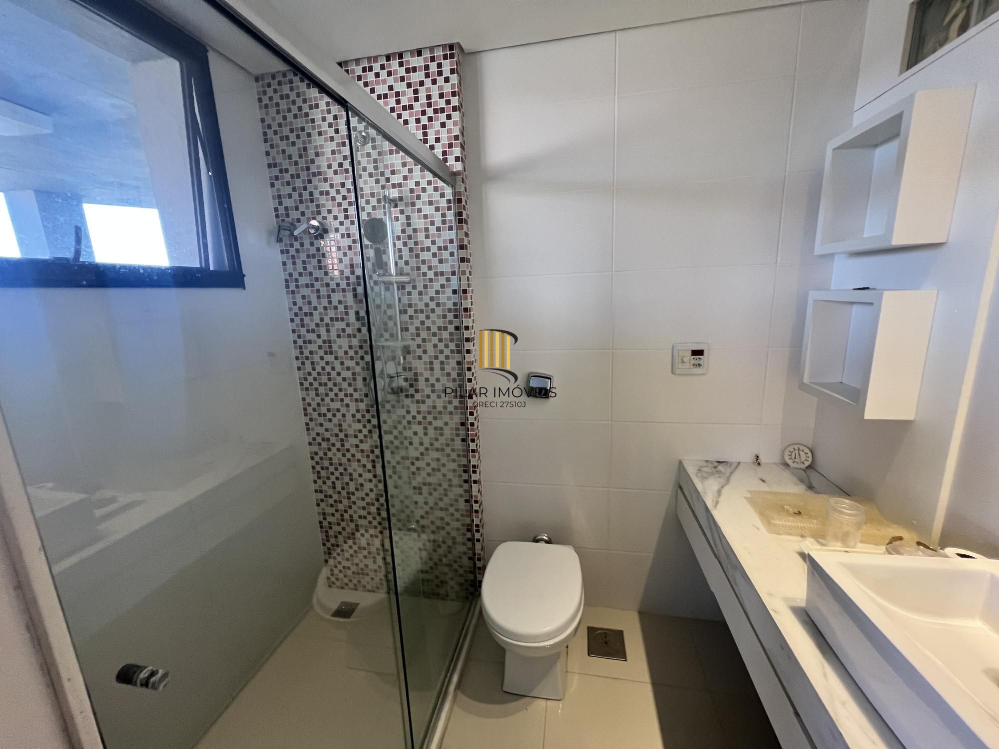 Belíssima casa no Bairro Tristeza com 645m²
