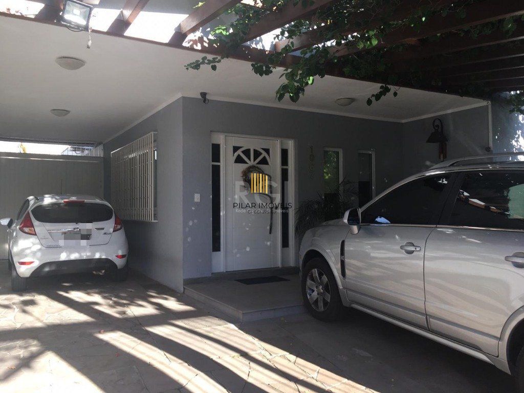 Casa para Venda - 230m², 3 dormitórios, sendo 3 suites, 3 vagas - Chácara das Pedras