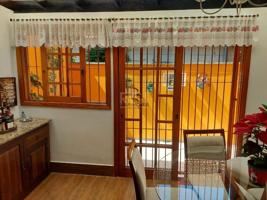 Casa Condominio para Venda - 234m², 3 dormitórios, sendo 1 suites, 2 vagas