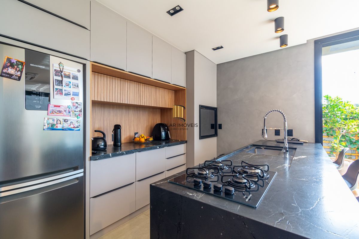 Casa de alto padrão no condomínio Vale dos Lírios