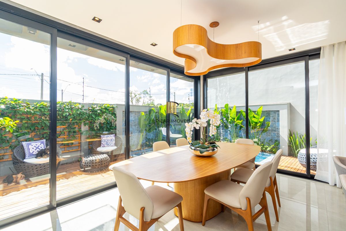 Casa de alto padrão no condomínio Vale dos Lírios