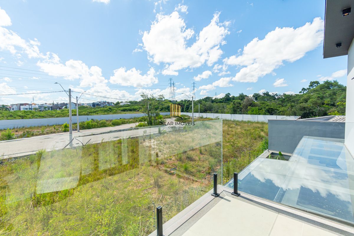 Casa de alto padrão no condomínio Vale dos Lírios