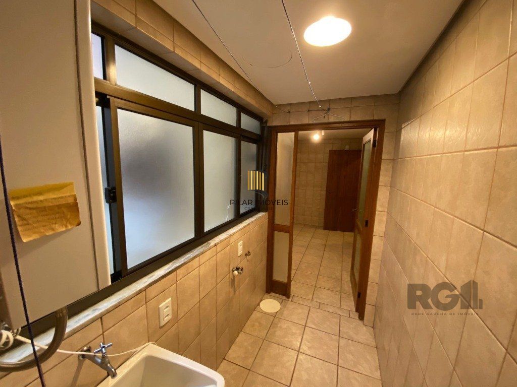 Amplo apartamento de 2 dormitórios no Petrópolis