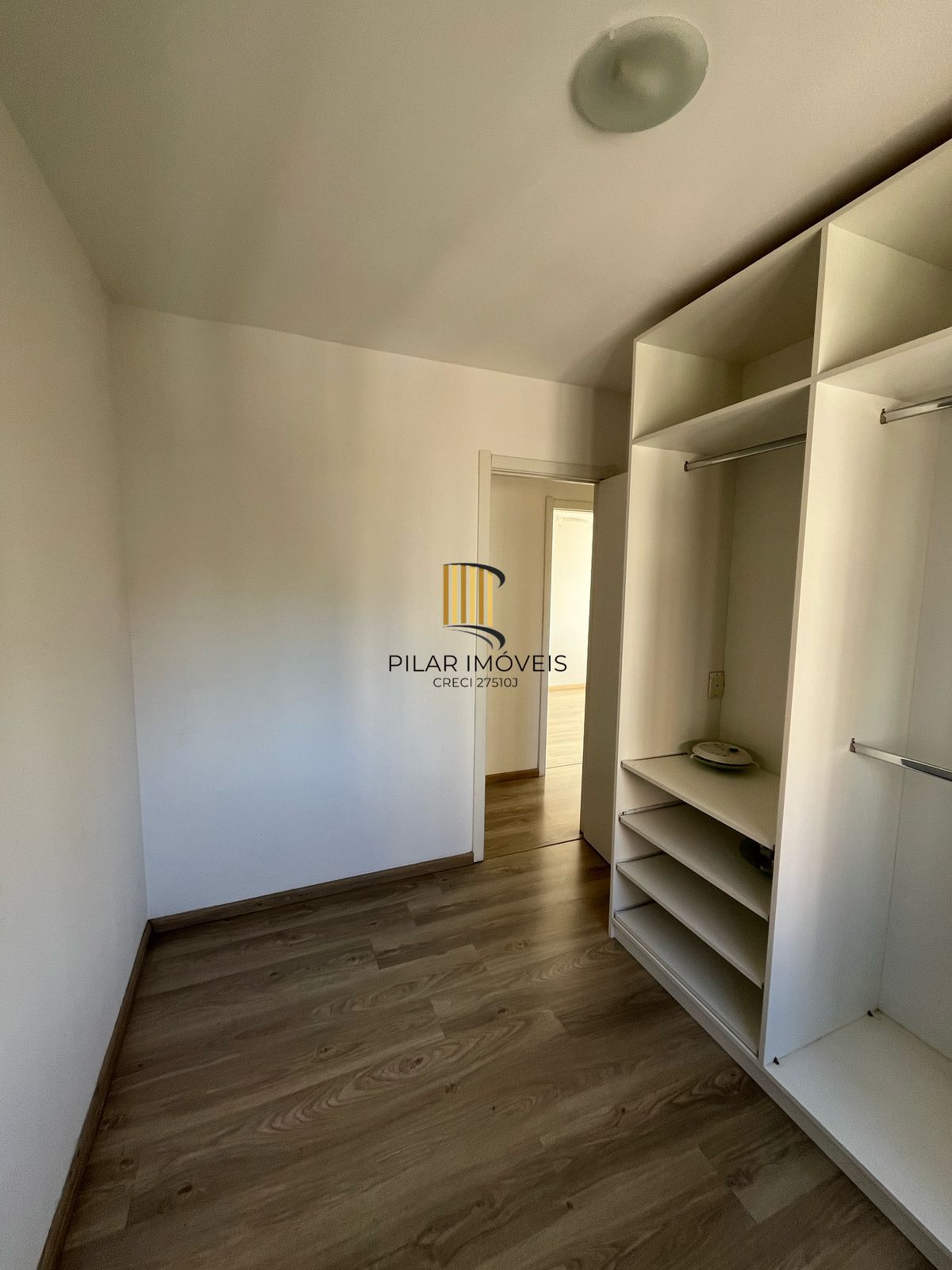 Junto ao Shopping Iguatemi. 3 quartos ( 1 suíte) sacada, churrasqueira e 1 vaga