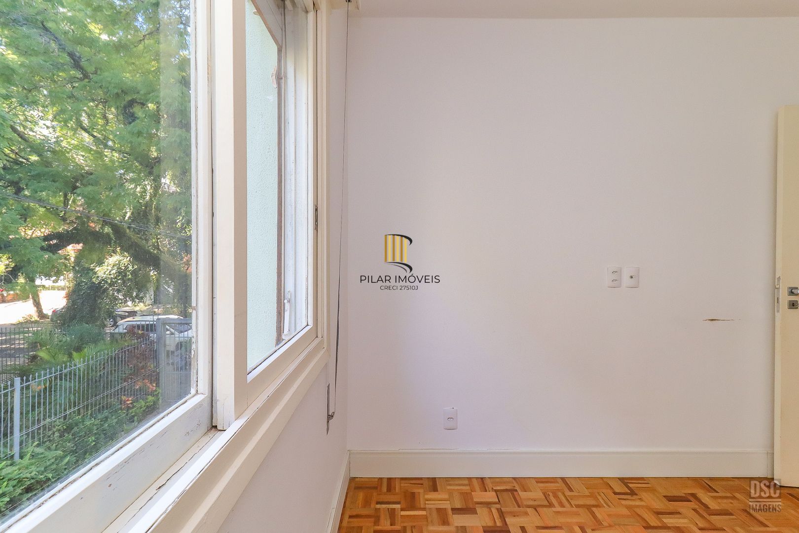 Amplo apartamento, 3 quartos (1 suíte) lavabo, escritório e 1 vaga - Petrópolis