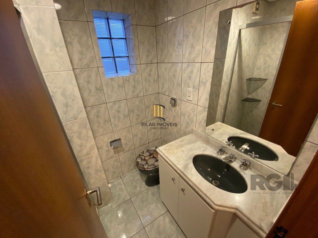 Amplo apartamento de 2 dormitórios no Petrópolis