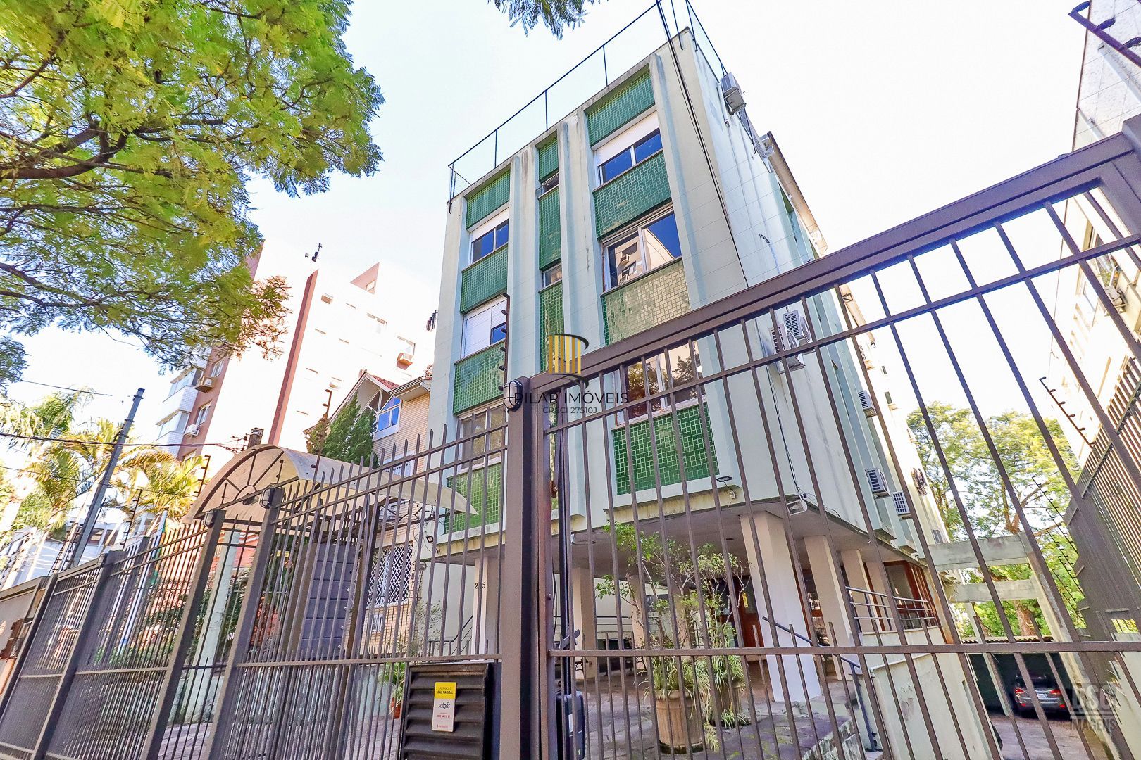 Amplo apartamento, 3 quartos (1 suíte) lavabo, escritório e 1 vaga - Petrópolis