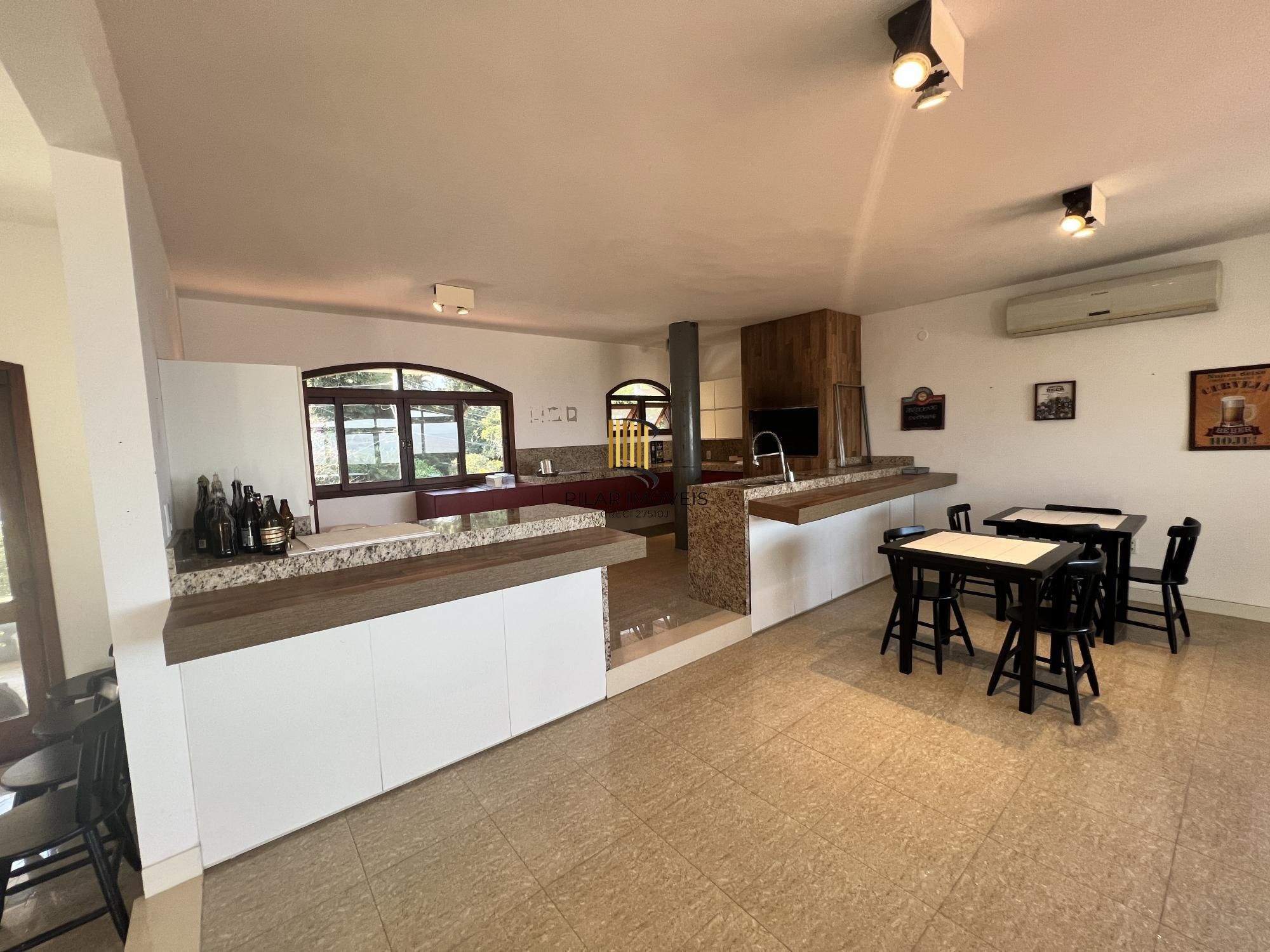 Belíssima casa no Bairro Tristeza com 645m²