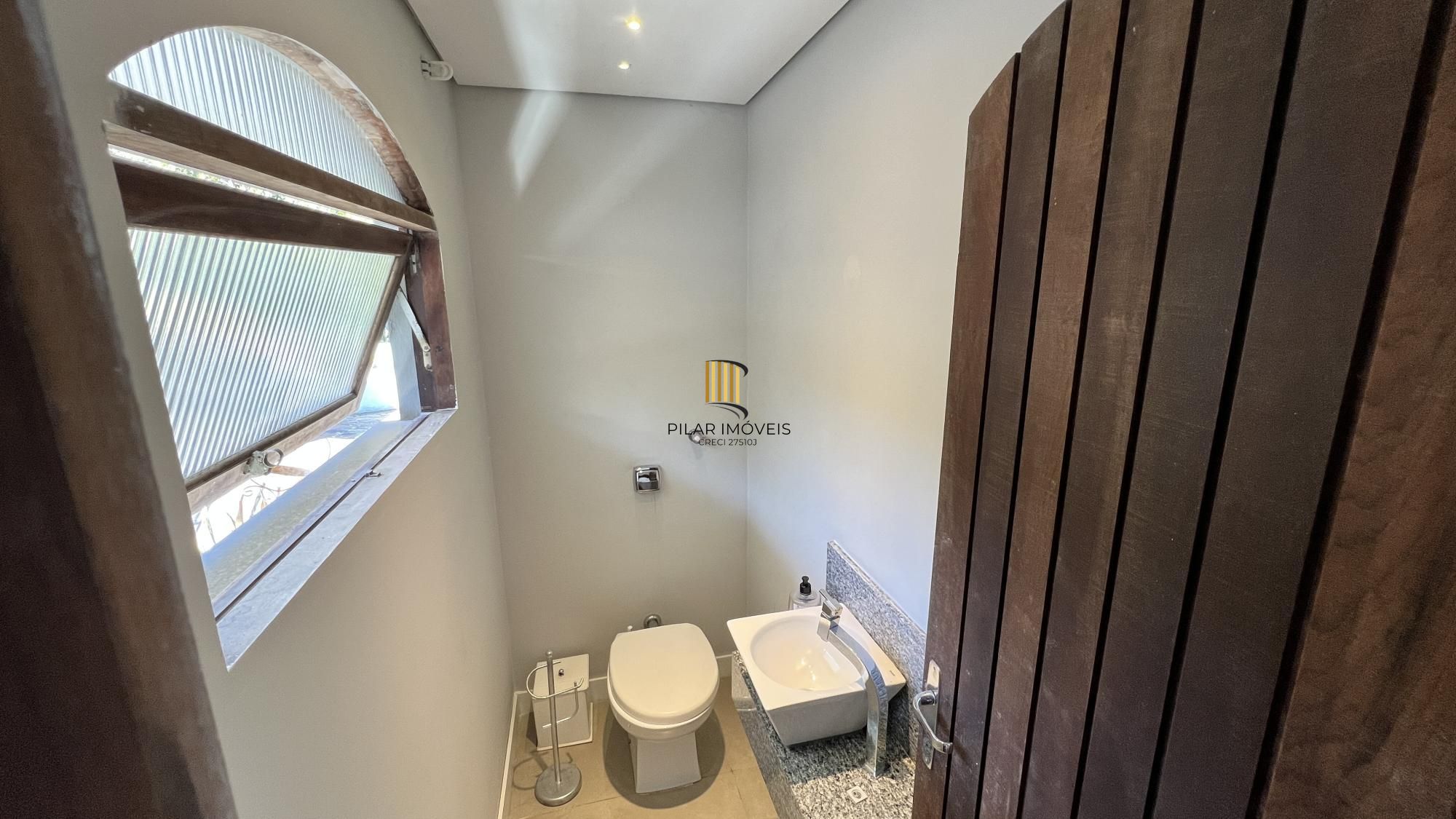 Belíssima casa no Bairro Tristeza com 645m²