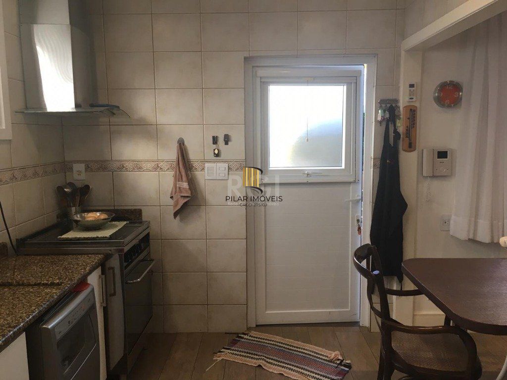 Casa para Venda - 230m², 3 dormitórios, sendo 3 suites, 3 vagas - Chácara das Pedras