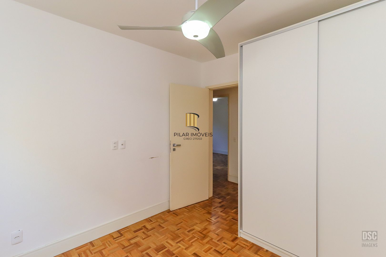 Amplo apartamento, 3 quartos (1 suíte) lavabo, escritório e 1 vaga - Petrópolis