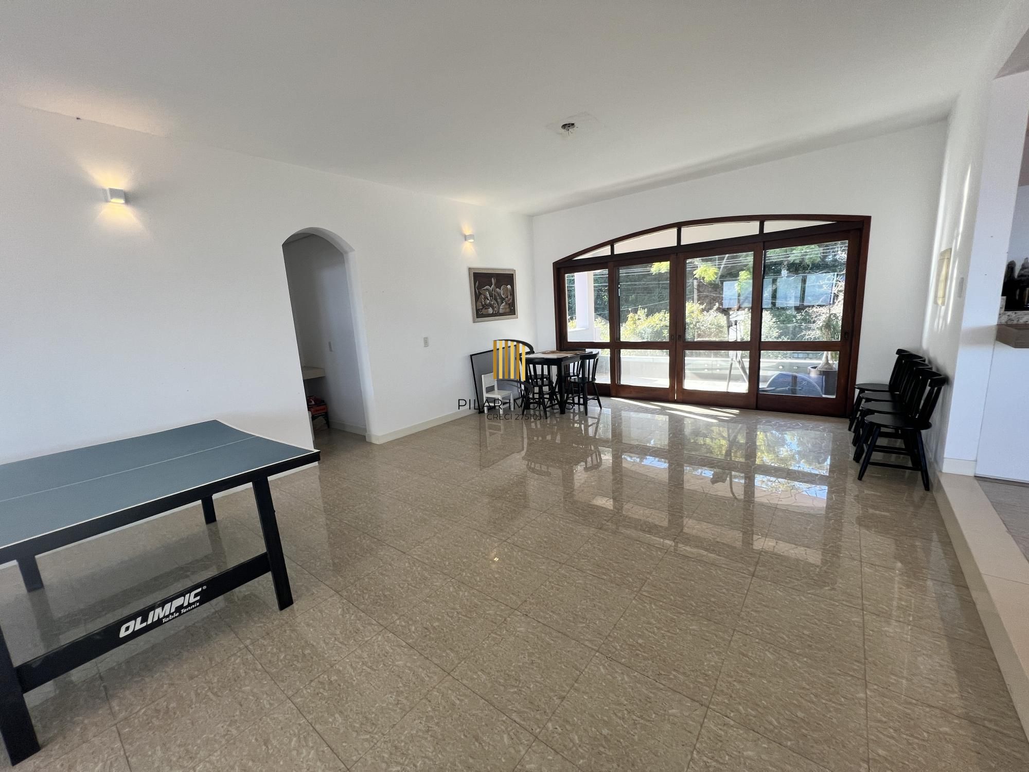 Belíssima casa no Bairro Tristeza com 645m²