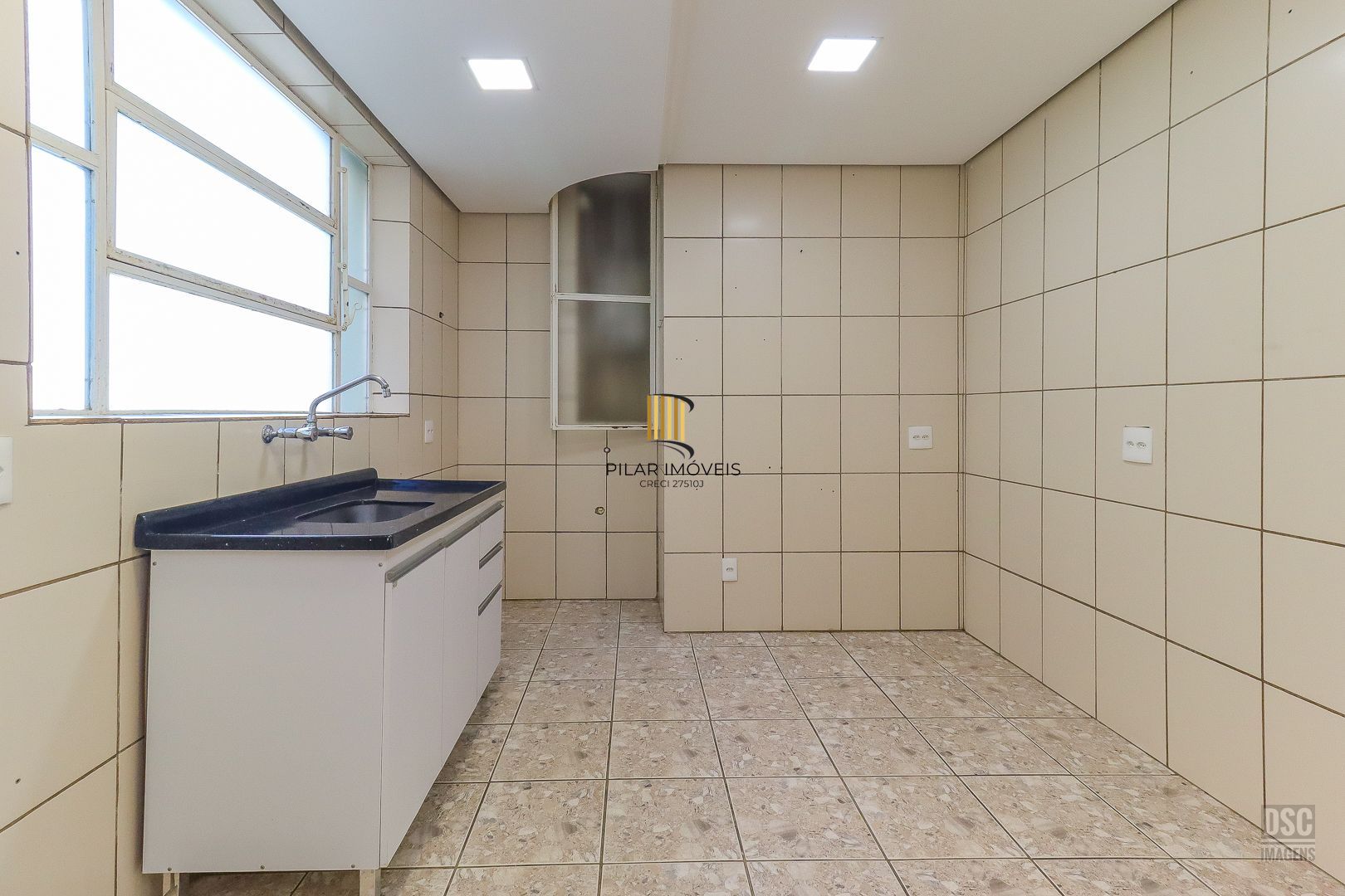 Amplo apartamento, 3 quartos (1 suíte) lavabo, escritório e 1 vaga - Petrópolis