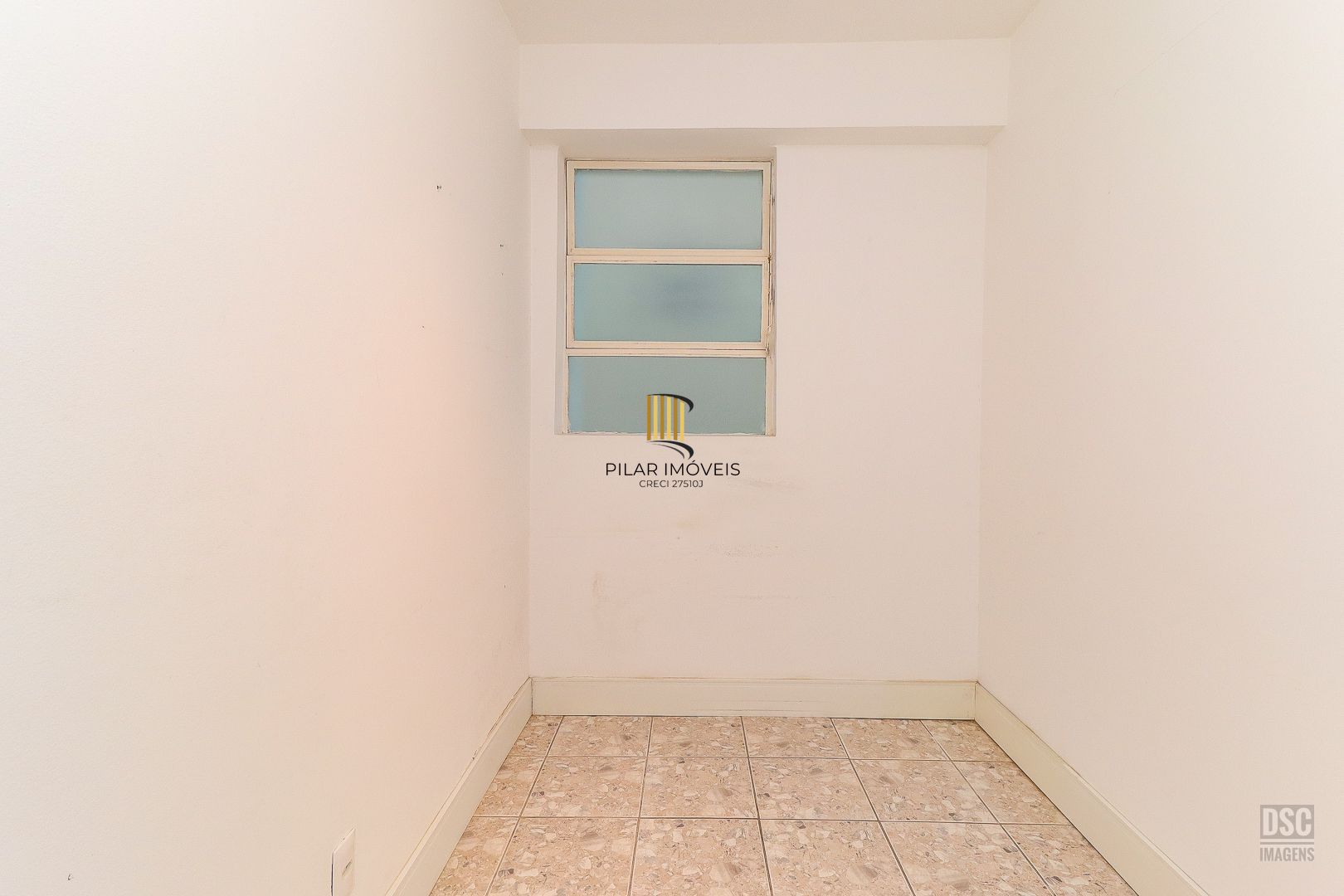 Amplo apartamento, 3 quartos (1 suíte) lavabo, escritório e 1 vaga - Petrópolis
