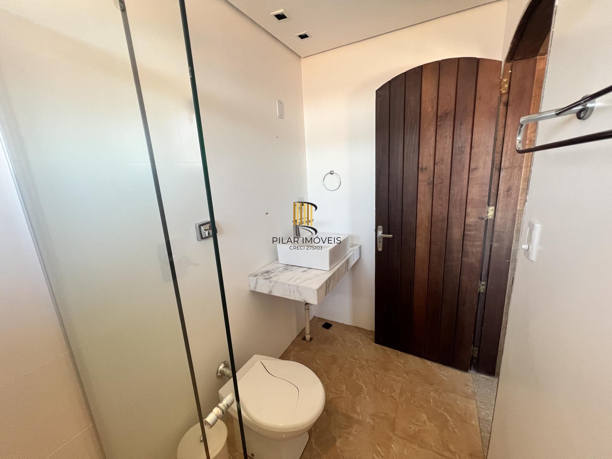 Belíssima casa no Bairro Tristeza com 645m²