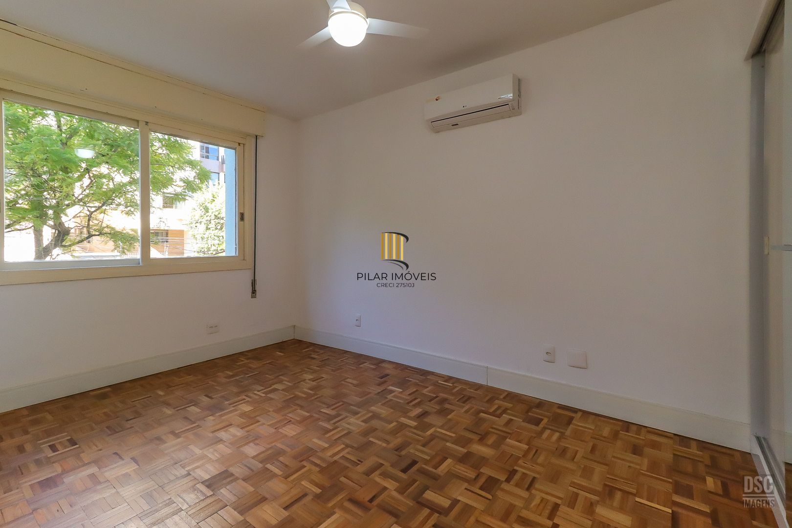 Amplo apartamento, 3 quartos (1 suíte) lavabo, escritório e 1 vaga - Petrópolis
