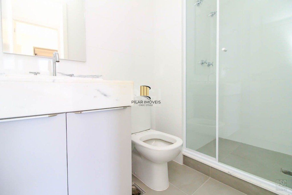 Semi mobiliado, 2 quartos (1 suíte) e 1 vaga. Infra completa e ótima localização