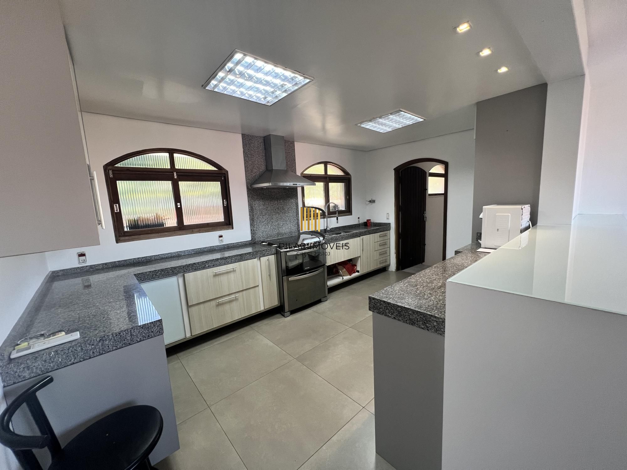 Belíssima casa no Bairro Tristeza com 645m²