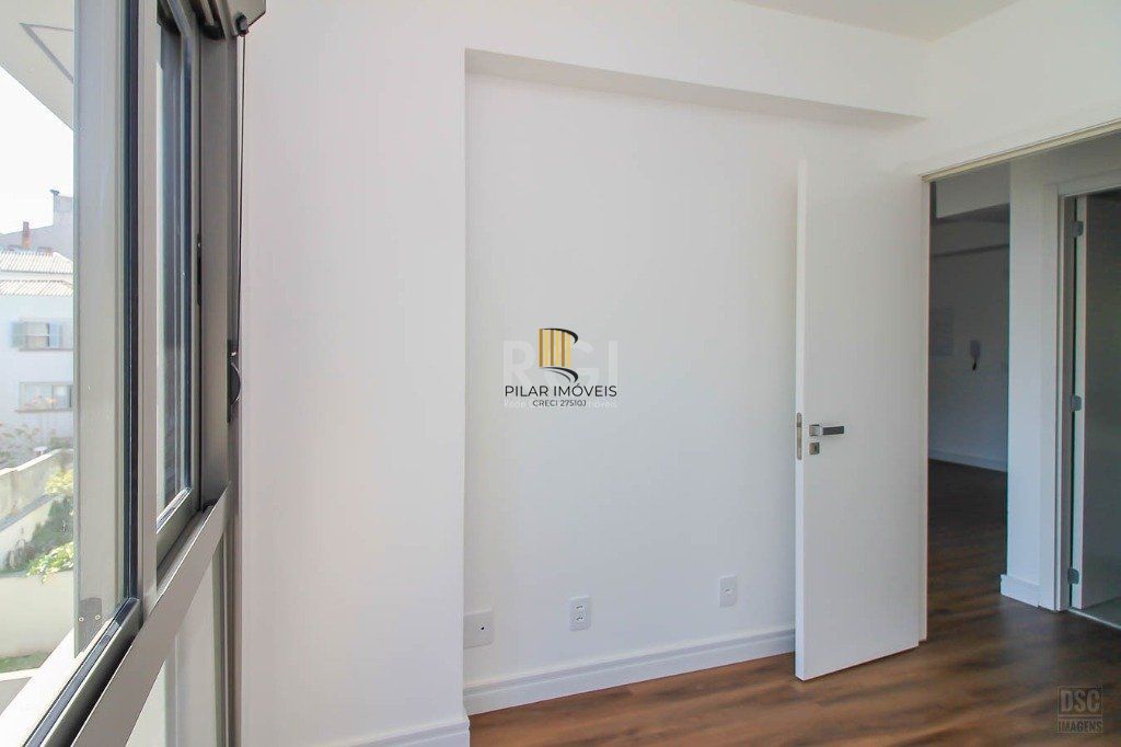 Semi mobiliado, 2 quartos (1 suíte) e 1 vaga. Infra completa e ótima localização
