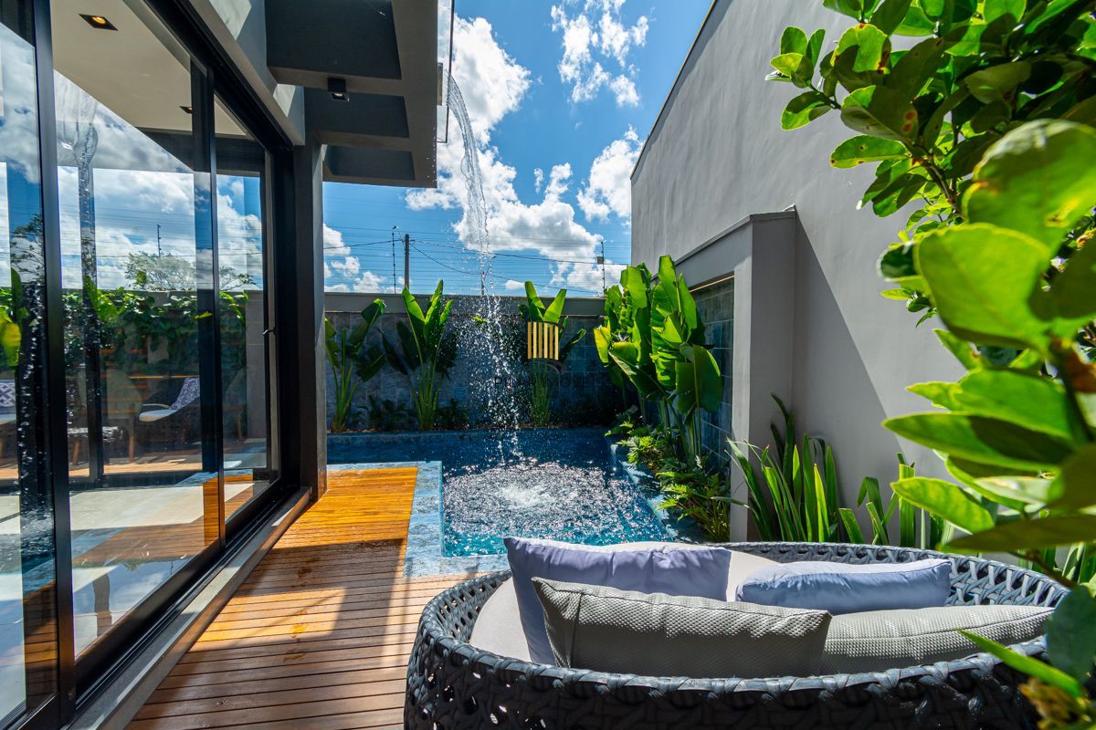 Casa de alto padrão no condomínio Vale dos Lírios