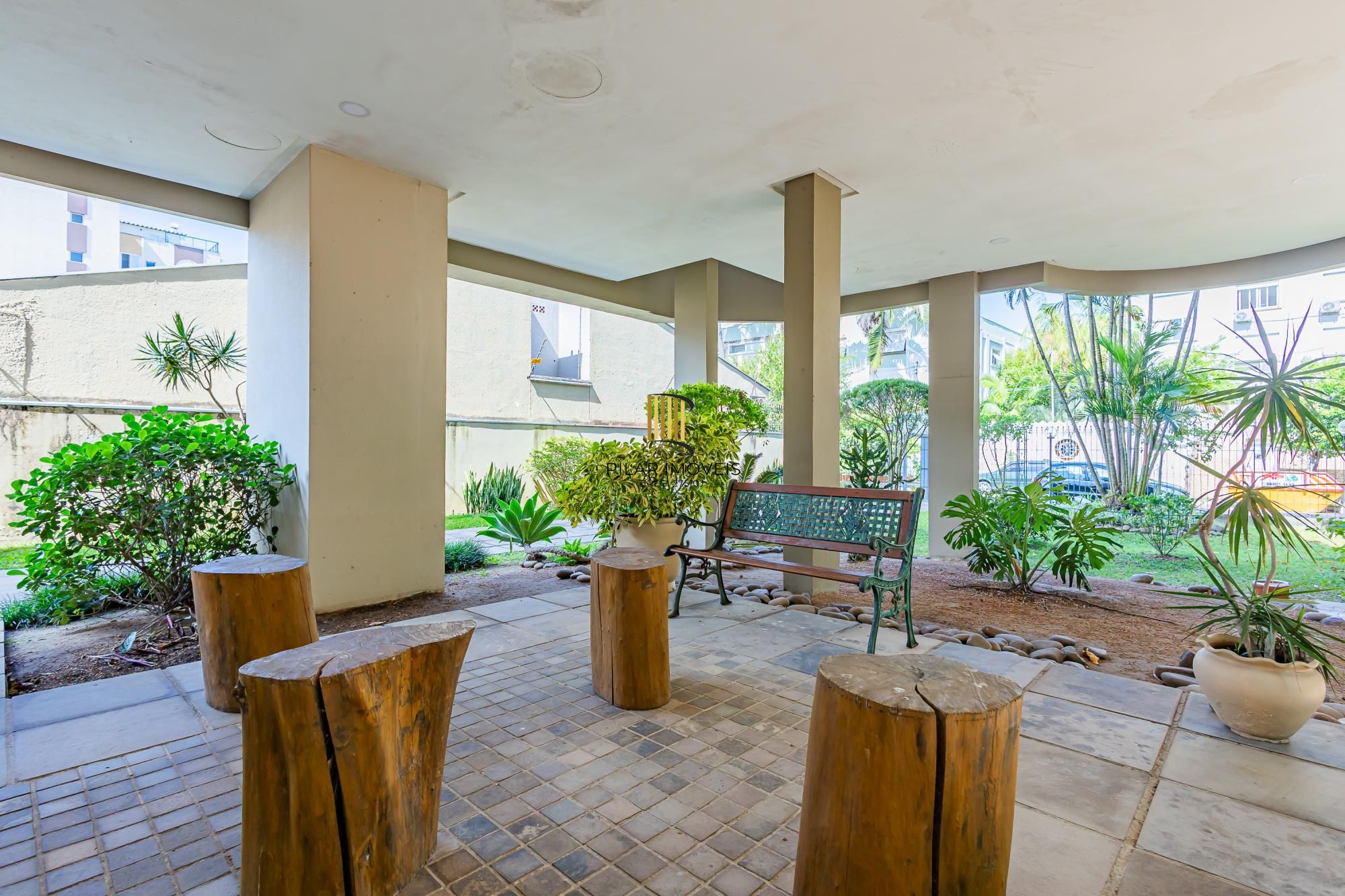 Apartamento com 92 m² no Menino Deus.