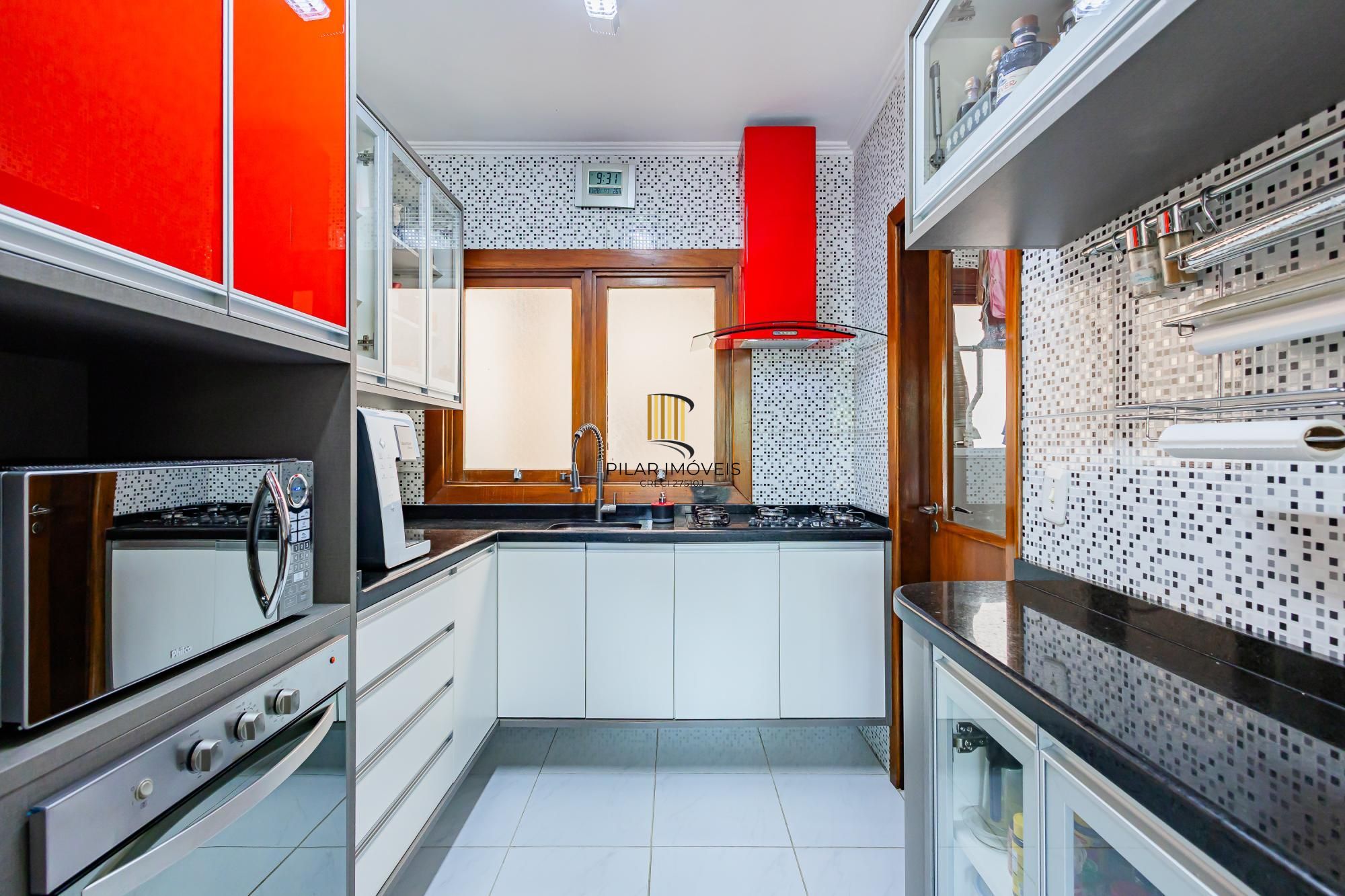 Apartamento com 92 m² no Menino Deus.