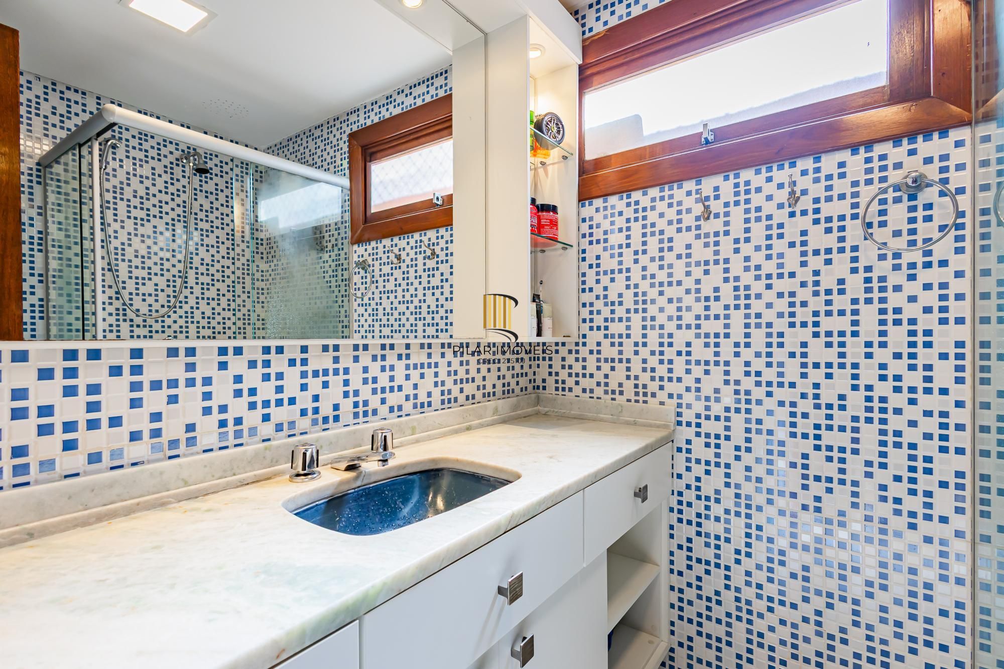 Apartamento com 92 m² no Menino Deus.