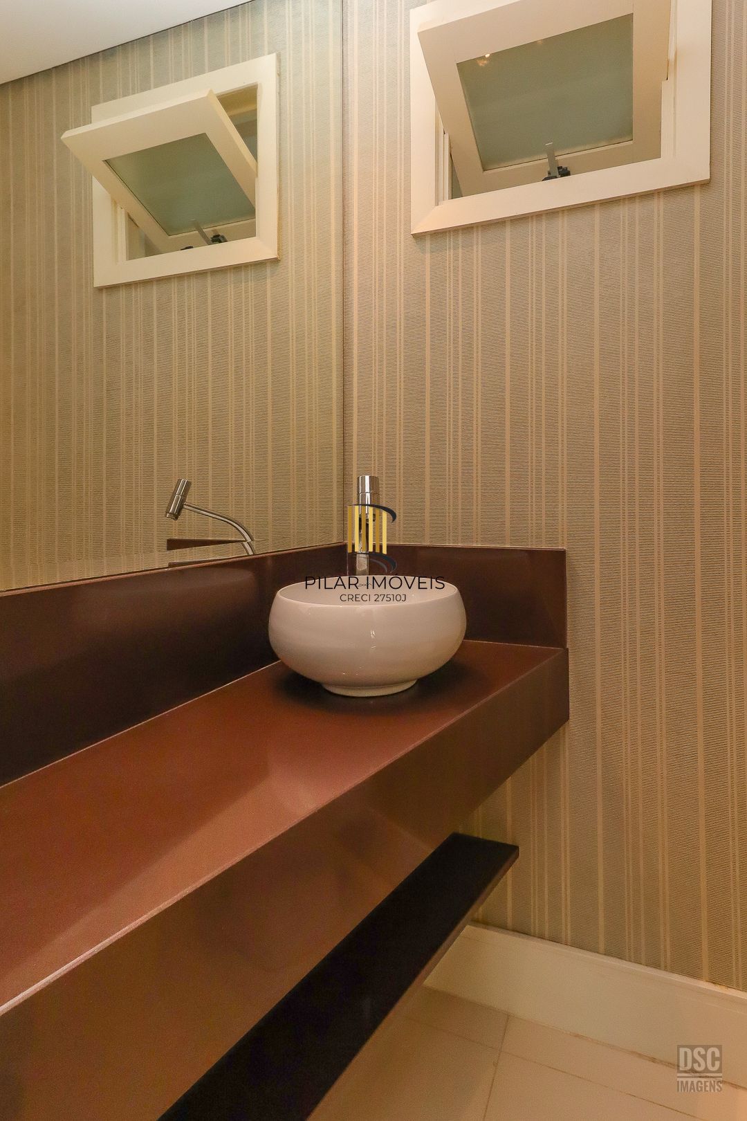 Amplo apartamento, 3 quartos (1 suíte) lavabo, escritório e 1 vaga - Petrópolis