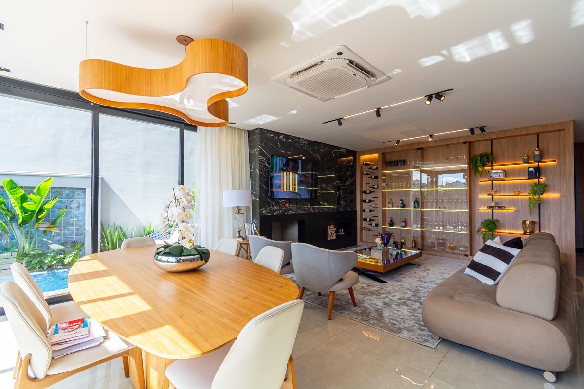 Casa de alto padrão no condomínio Vale dos Lírios