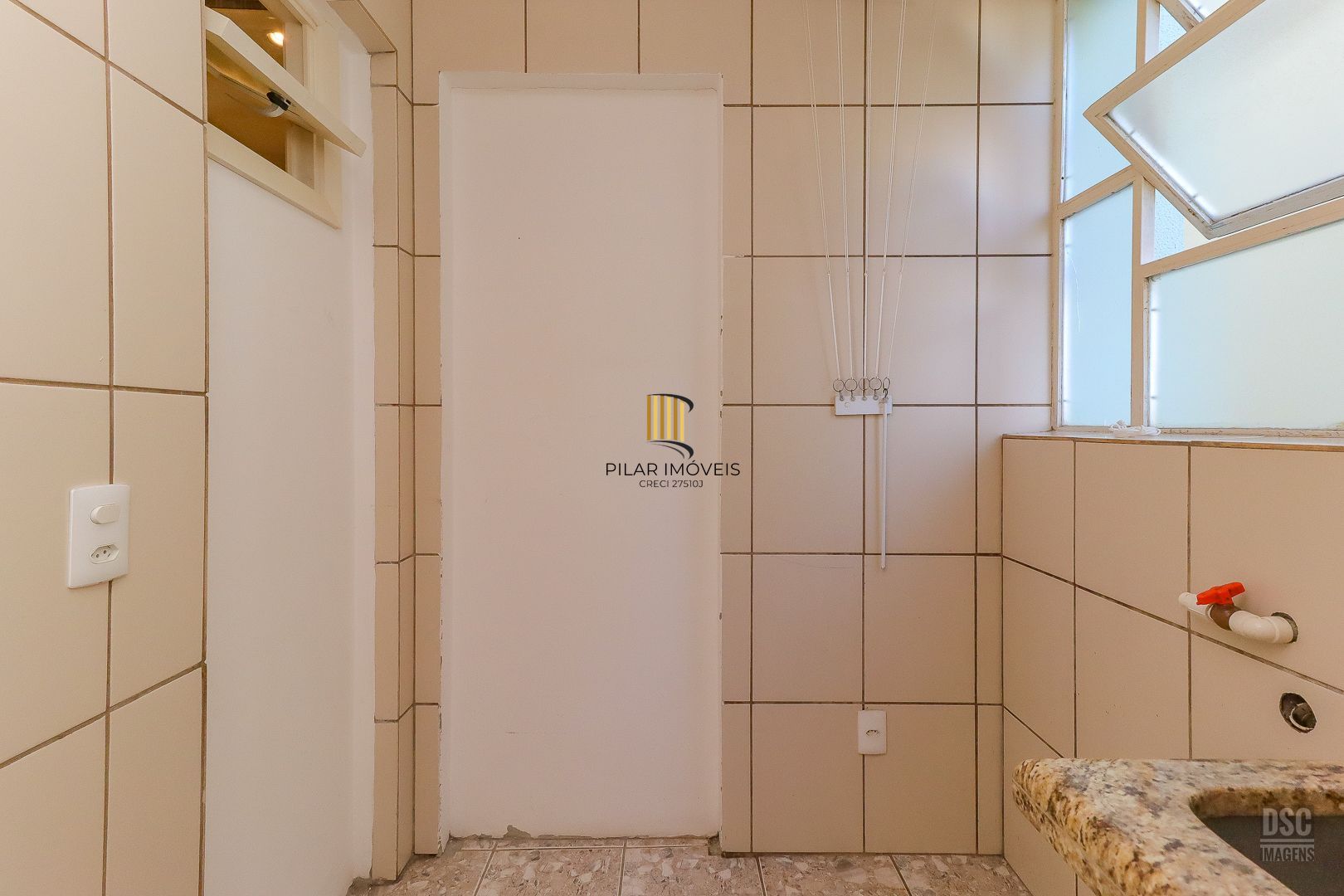 Amplo apartamento, 3 quartos (1 suíte) lavabo, escritório e 1 vaga - Petrópolis
