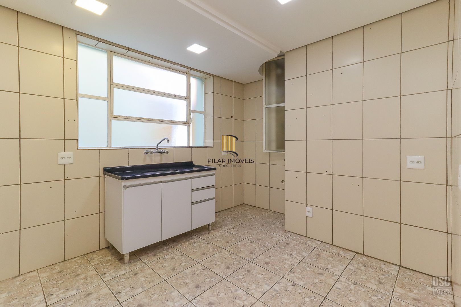Amplo apartamento, 3 quartos (1 suíte) lavabo, escritório e 1 vaga - Petrópolis
