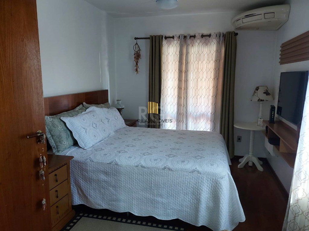 Casa Condominio para Venda - 234m², 3 dormitórios, sendo 1 suites, 2 vagas