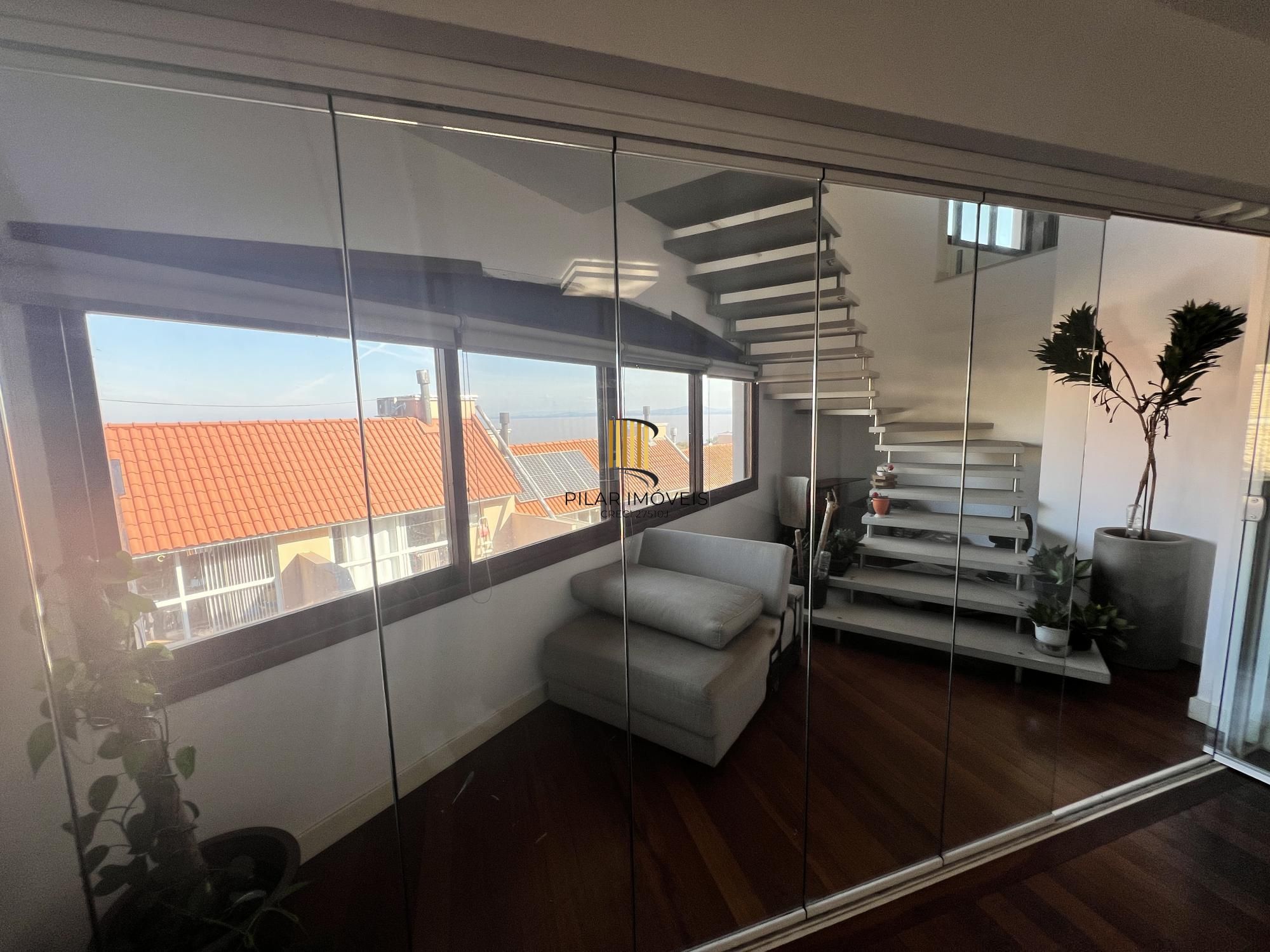 Belíssima casa no Bairro Tristeza com 645m²