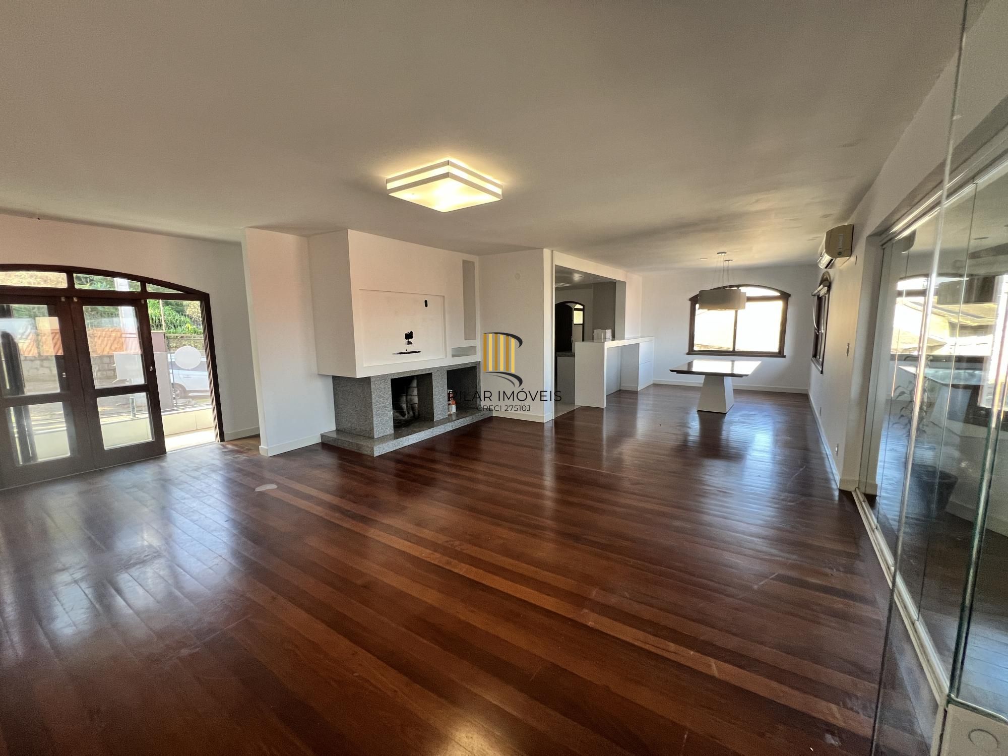 Belíssima casa no Bairro Tristeza com 645m²
