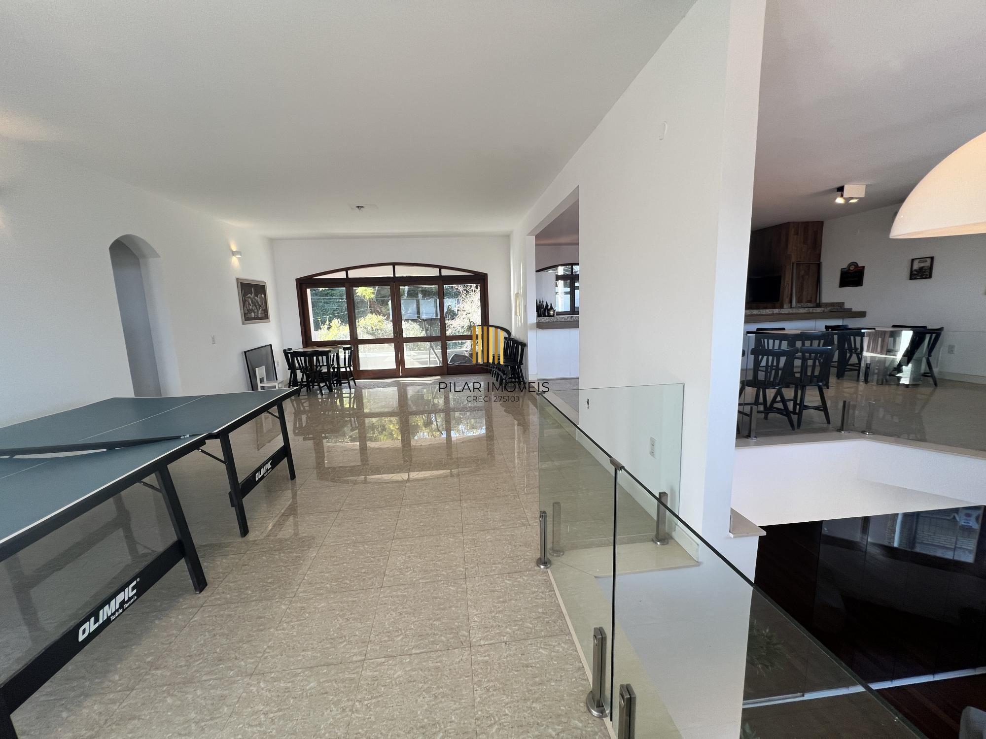 Belíssima casa no Bairro Tristeza com 645m²