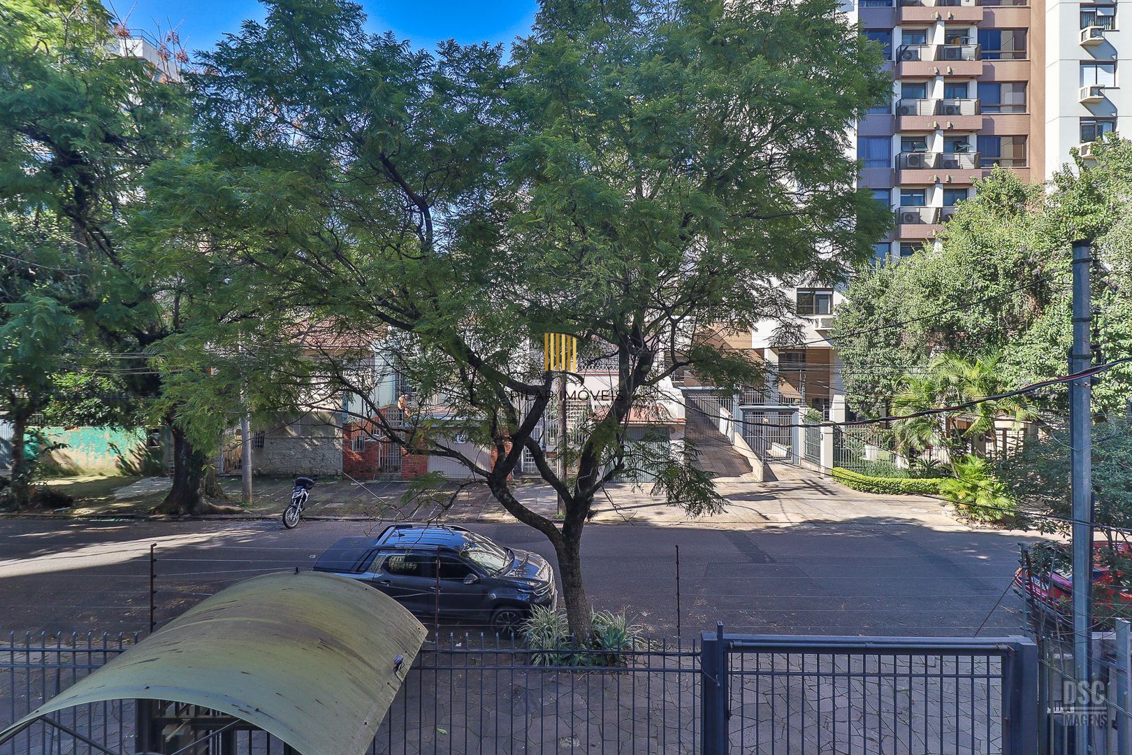 Amplo apartamento, 3 quartos (1 suíte) lavabo, escritório e 1 vaga - Petrópolis