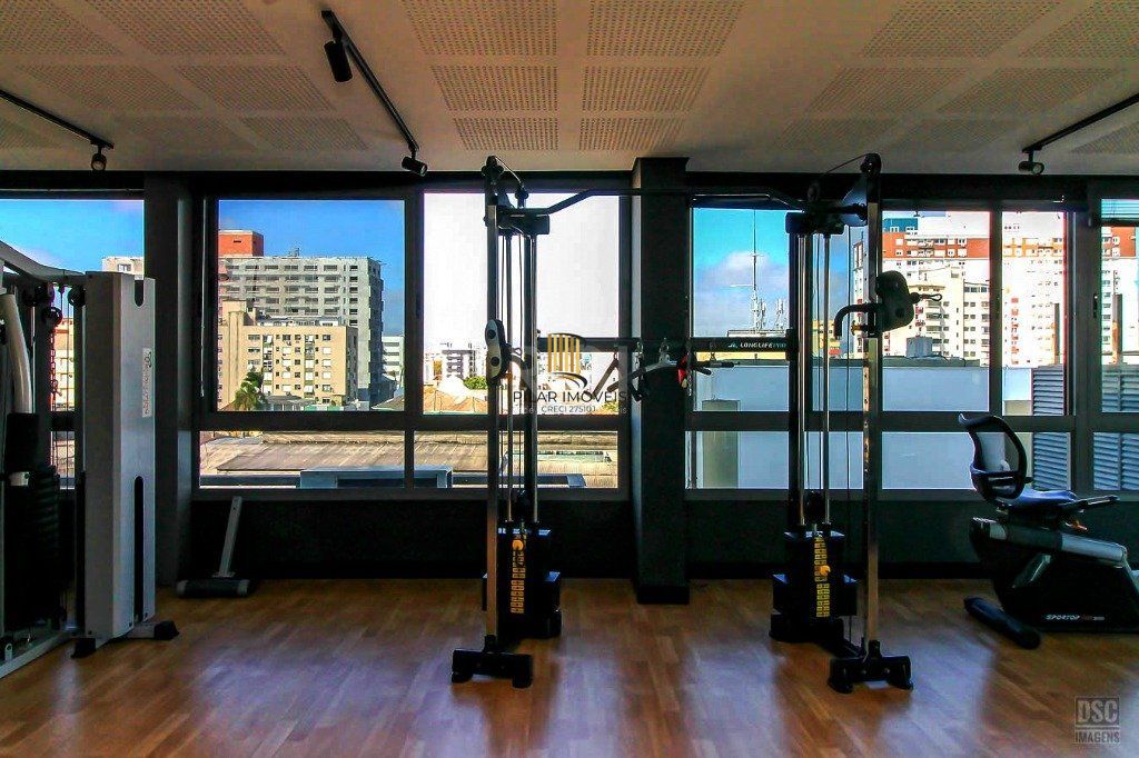 Semi mobiliado, 2 quartos (1 suíte) e 1 vaga. Infra completa e ótima localização