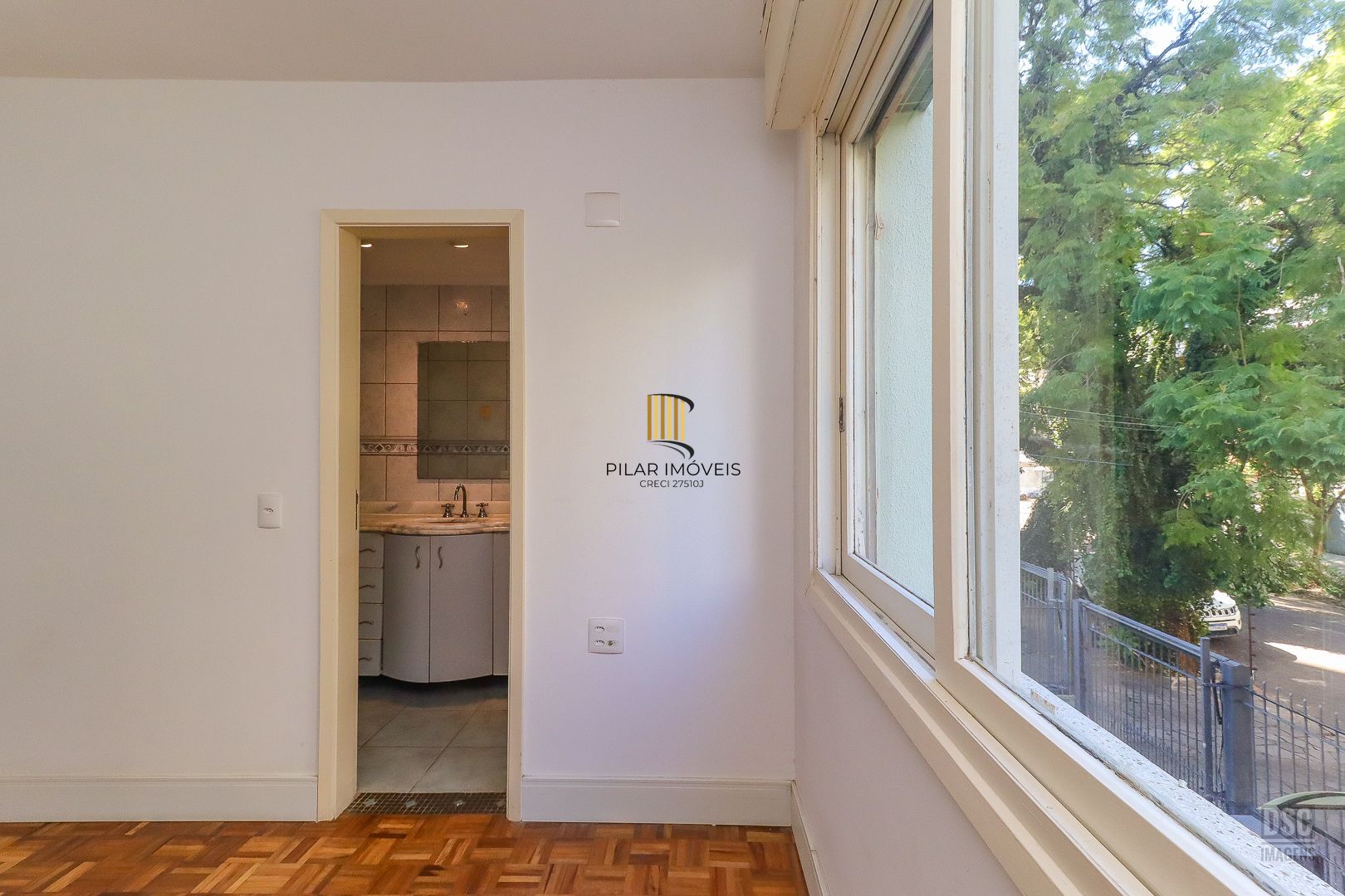 Amplo apartamento, 3 quartos (1 suíte) lavabo, escritório e 1 vaga - Petrópolis