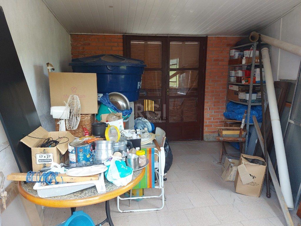 CASA COM CHURRASQUEIRA E GARAGEM PARA 2 CARROS