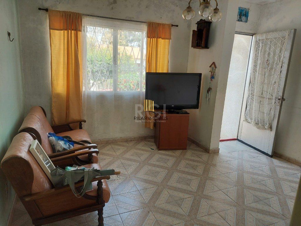 CASA COM CHURRASQUEIRA E GARAGEM PARA 2 CARROS