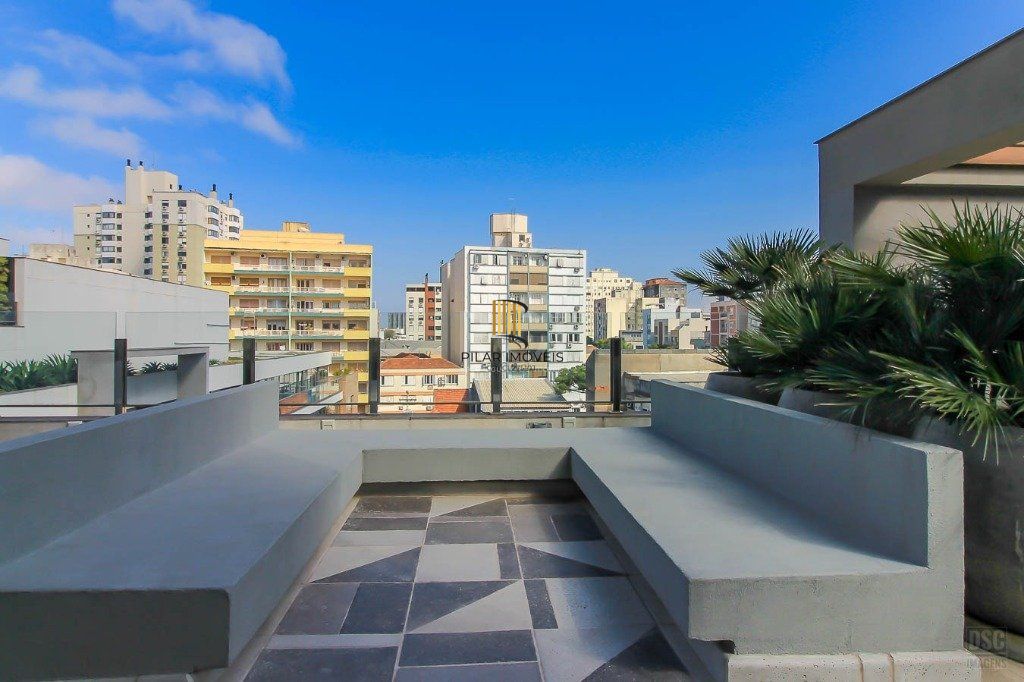 Semi mobiliado, 2 quartos (1 suíte) e 1 vaga. Infra completa e ótima localização