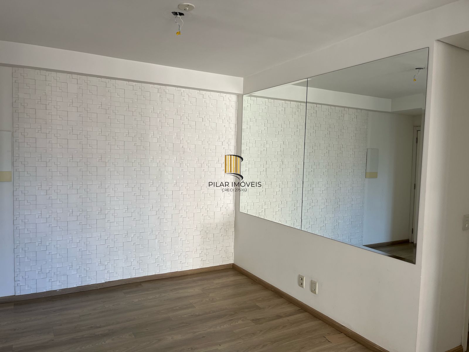 Junto ao Shopping Iguatemi. 3 quartos ( 1 suíte) sacada, churrasqueira e 1 vaga