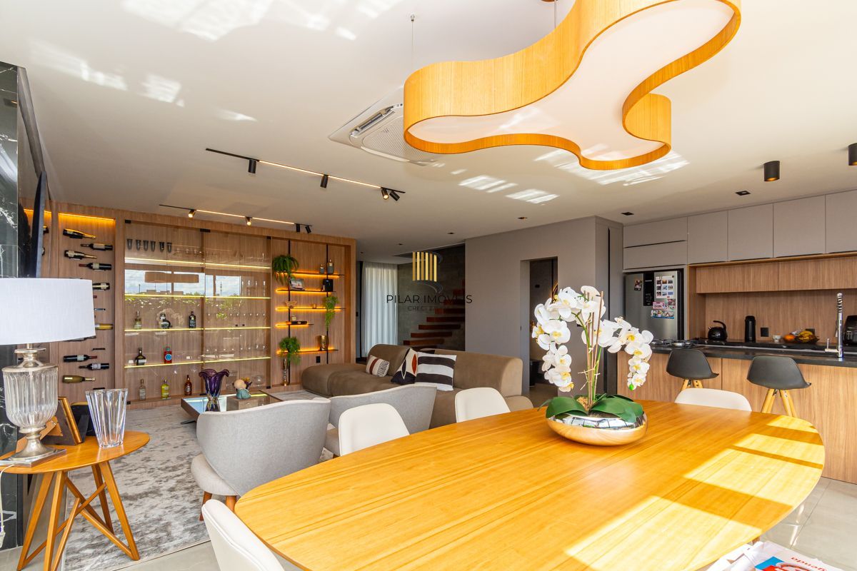 Casa de alto padrão no condomínio Vale dos Lírios