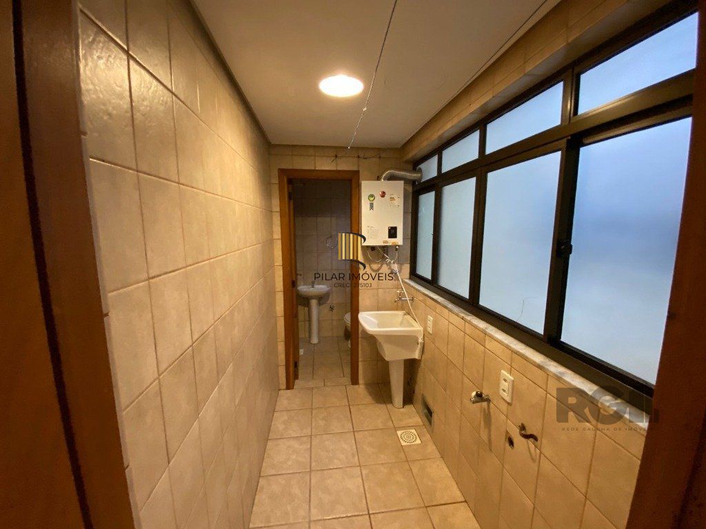 Amplo apartamento de 2 dormitórios no Petrópolis