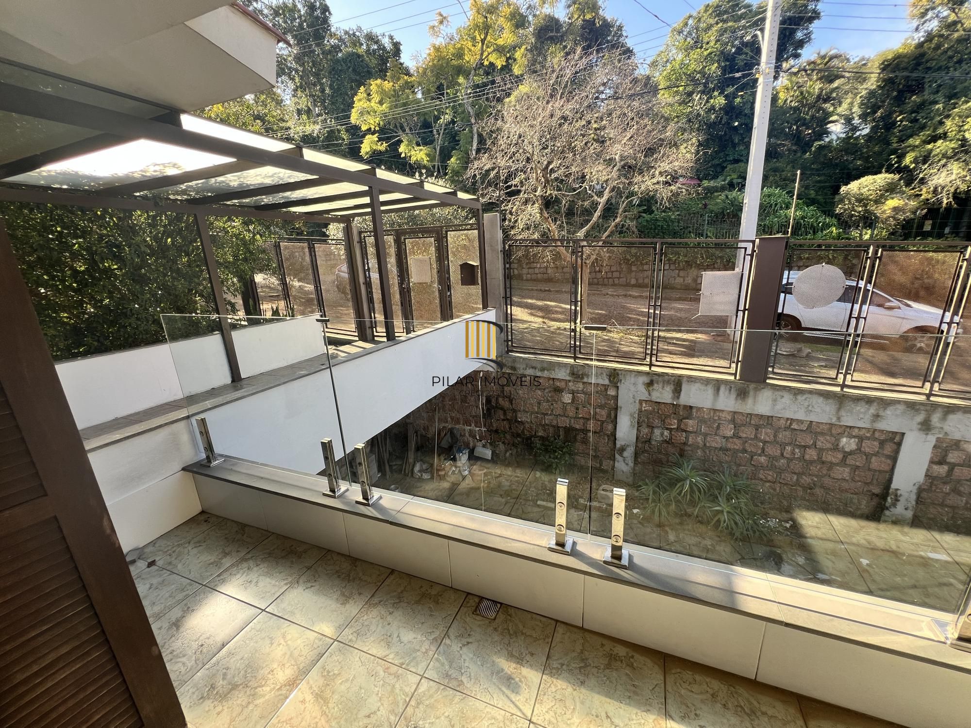 Belíssima casa no Bairro Tristeza com 645m²