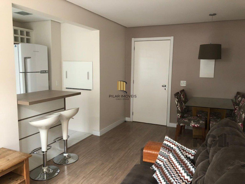 Lindo apartamento MOBILIADO E EQUIPADO com pátio.