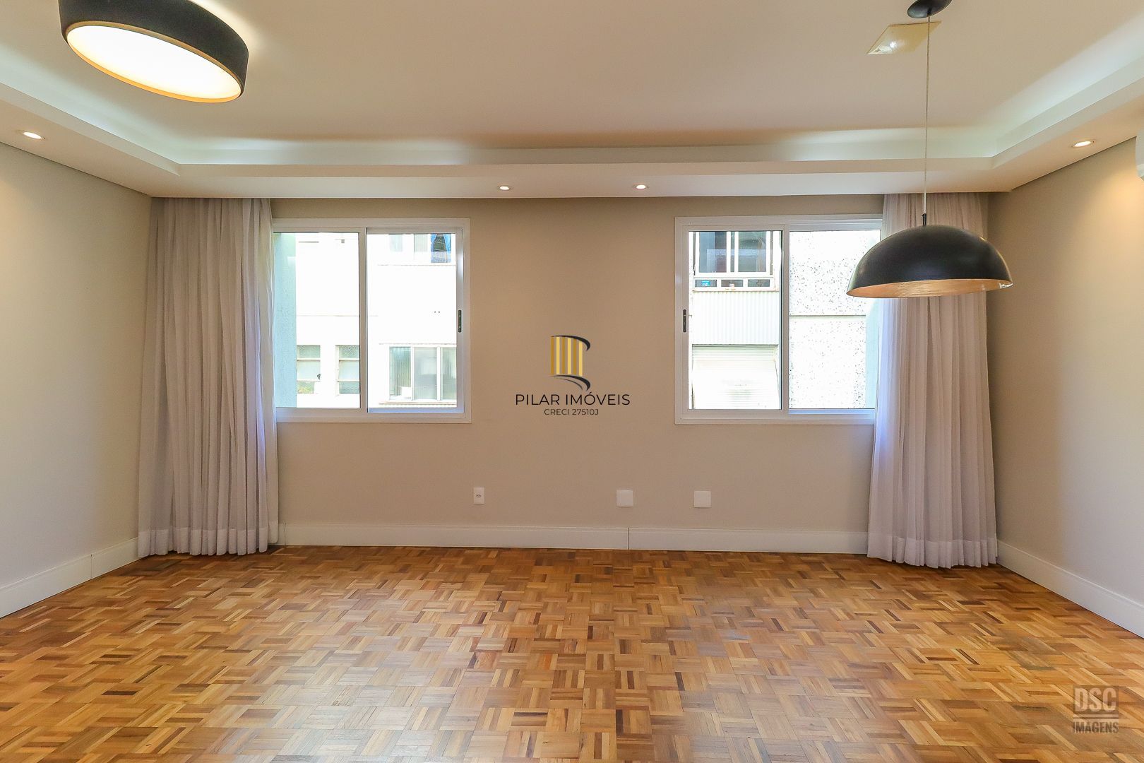 Amplo apartamento, 3 quartos (1 suíte) lavabo, escritório e 1 vaga - Petrópolis