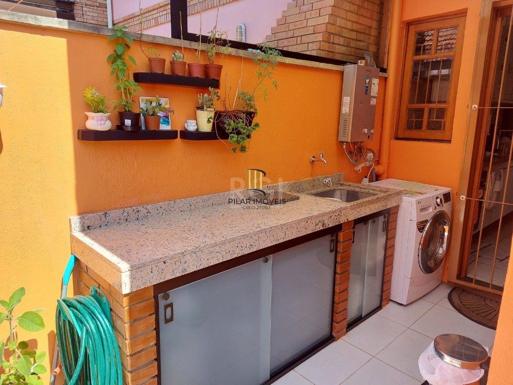 Casa Condominio para Venda - 234m², 3 dormitórios, sendo 1 suites, 2 vagas